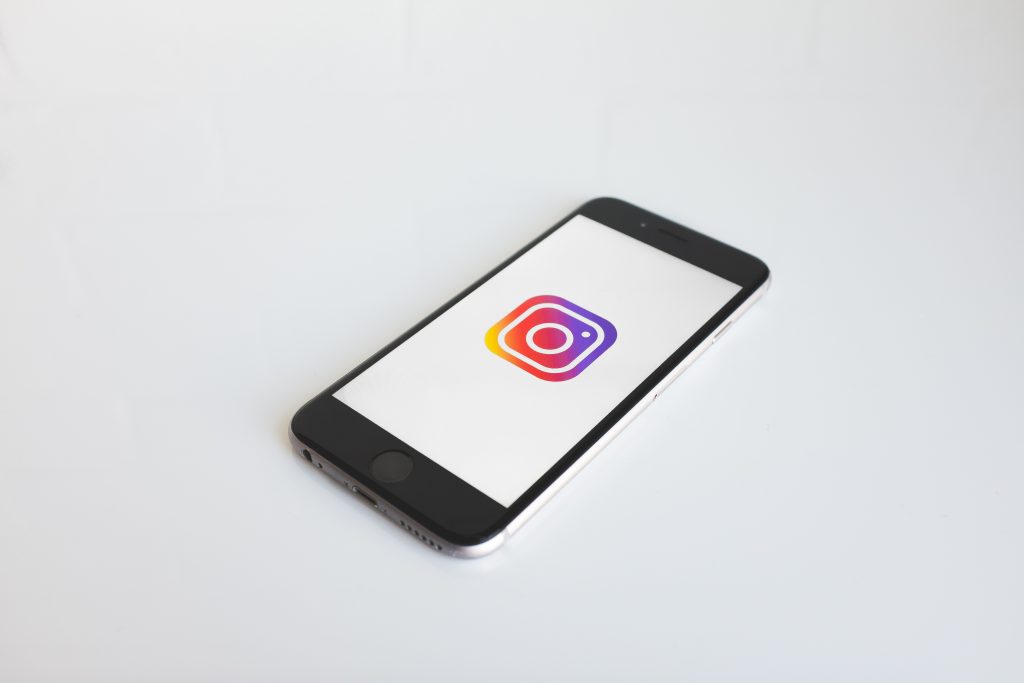 Cellulaire avec logo Instagram